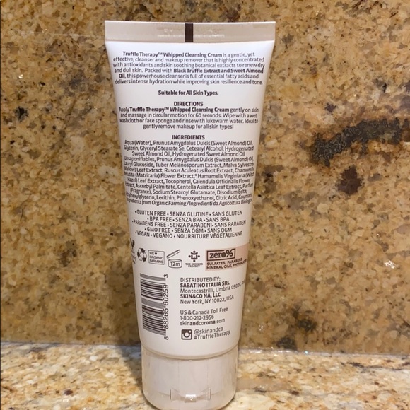 Sealed package cleansing cream - Picture 2 of 2